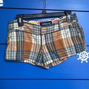 Billabong short shorts plaid